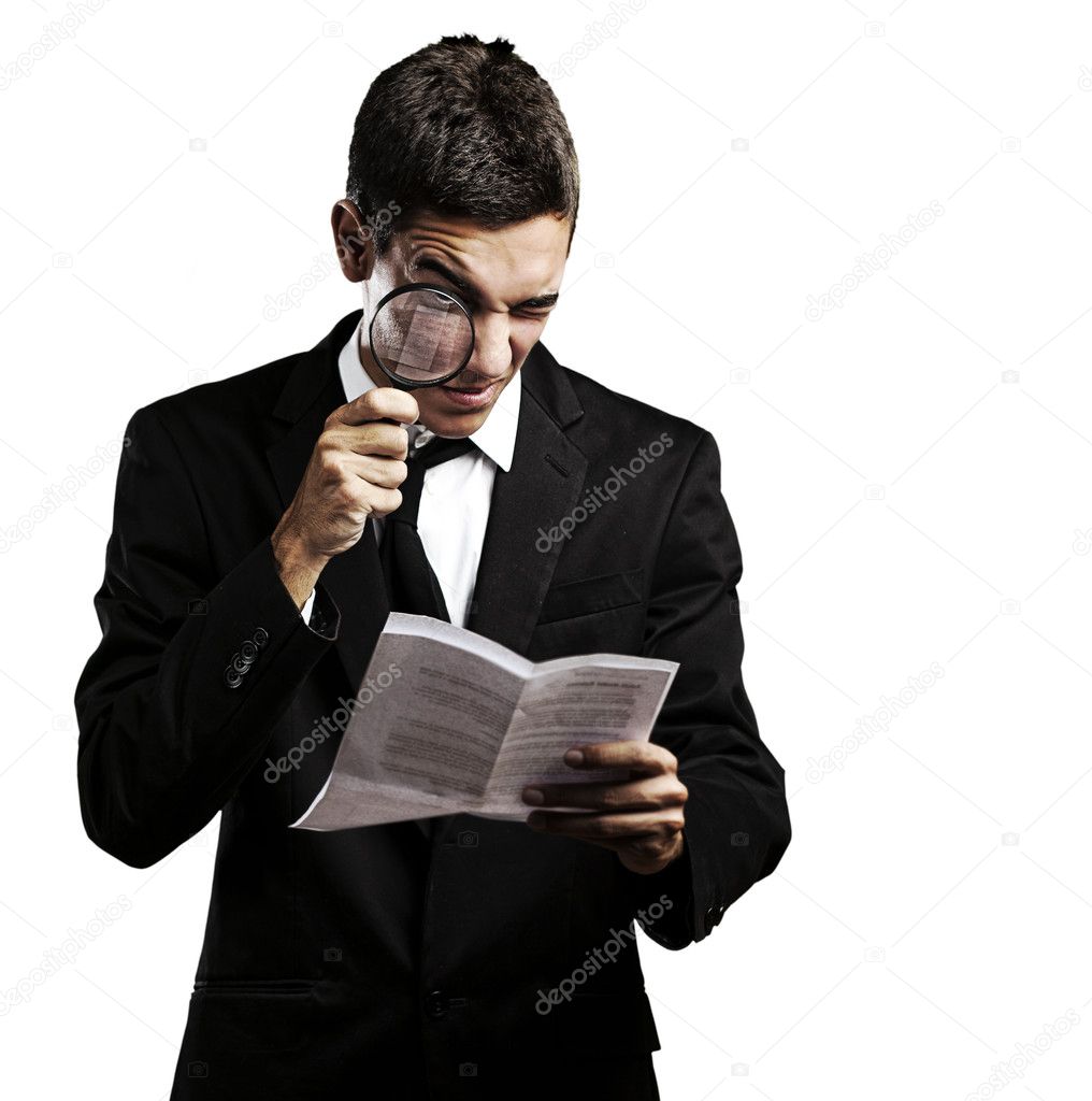 Ikona oka nad dokumentom symbolizujúca transparentnosť